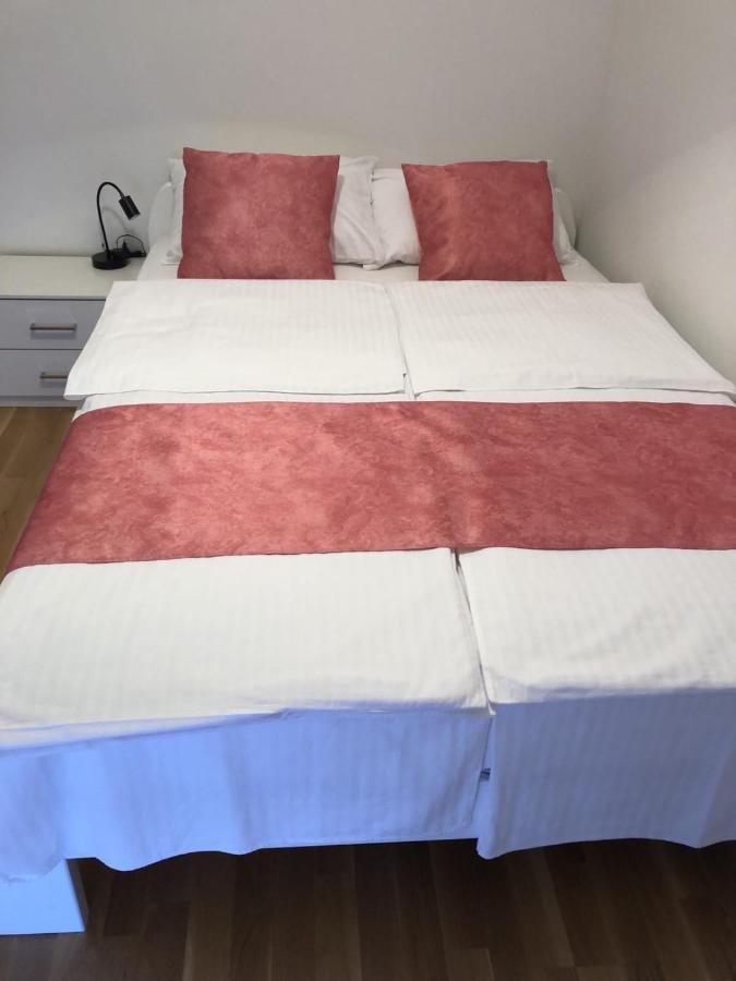 Apartmani Gavran Pirovac Eksteriør bilde