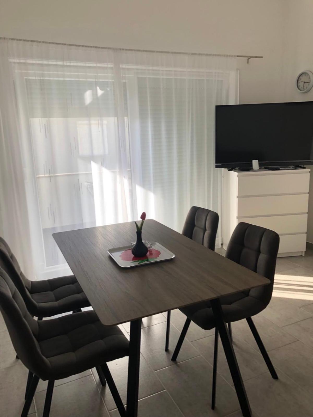 Apartmani Gavran Pirovac Eksteriør bilde