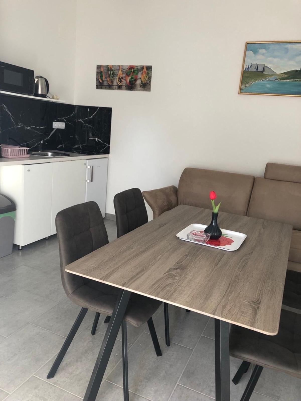 Apartmani Gavran Pirovac Eksteriør bilde