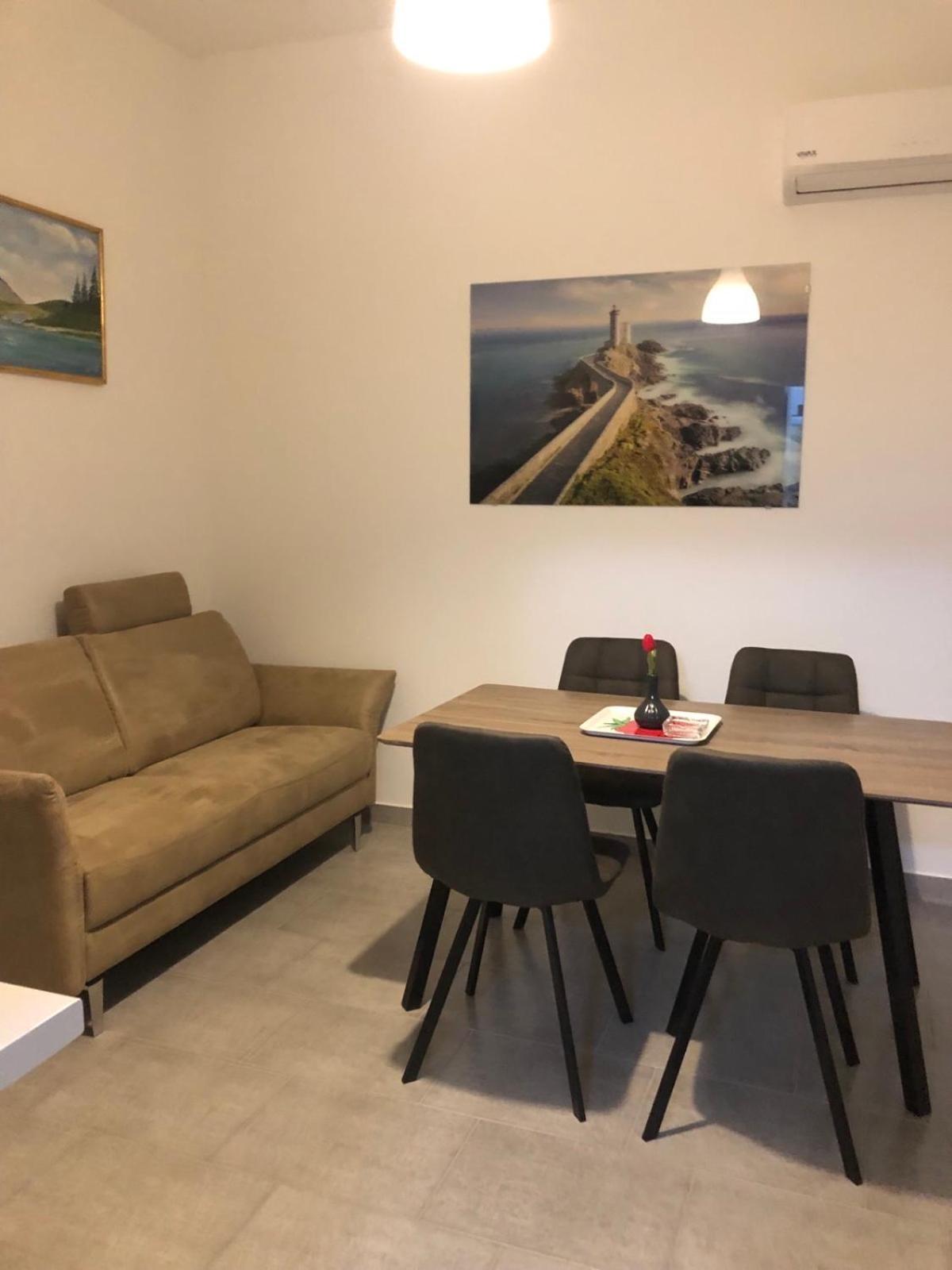 Apartmani Gavran Pirovac Eksteriør bilde